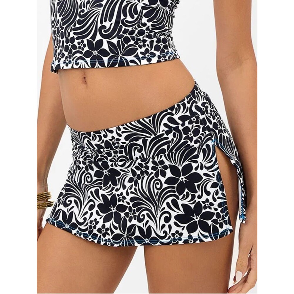 NWT Frankie’s Bikinis Nicole Floral Mini Skirt - Floral Burn Out Sz Medium